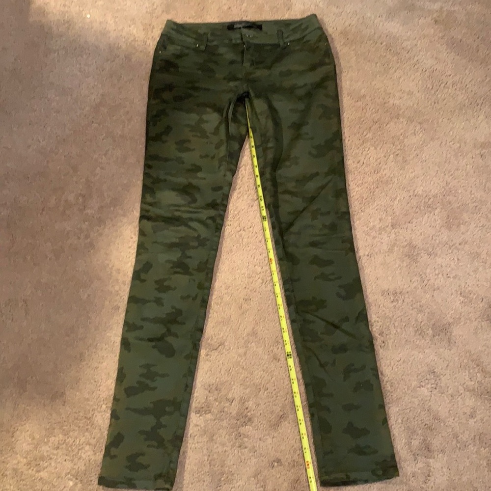 Sunrise Camo Jeans Size 7x35